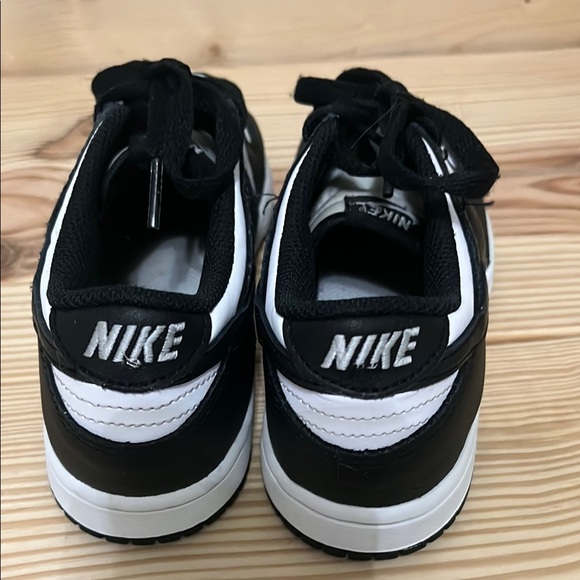 Nike 2.5Y kids panda dunks - Picture 4 of 6